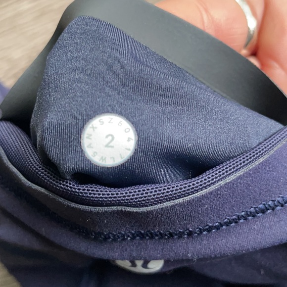 Lululemon In Movement 7/8 Tight *Everlux 25" - Picture 6 of 6